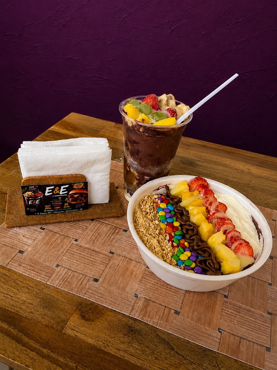 Açaí no Copo da EeE com morango, abacaxi e creme